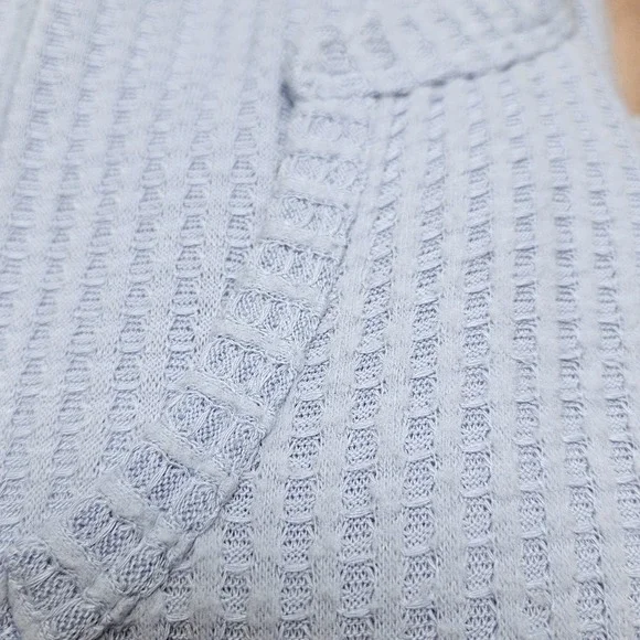 Natural Reflections Blue Waffle Knit V-Neck Top Size Medium EUC - Picture 11 of 11